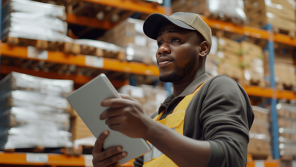 operator inspects shelfs with his iPad